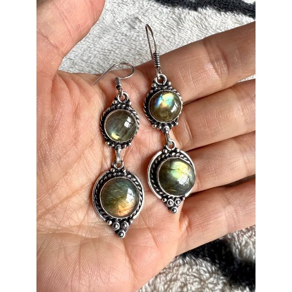 925 Brilliant! Rainbow Flash Labradorite Earrings - Picture 2 of 6